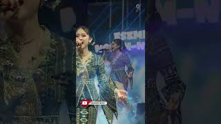 Download lagu Suara merdu Silvy Kumalasari nyanyi lagu Tak sawang sawang #lancar #silvykumalasari #sadewok #jadul mp3