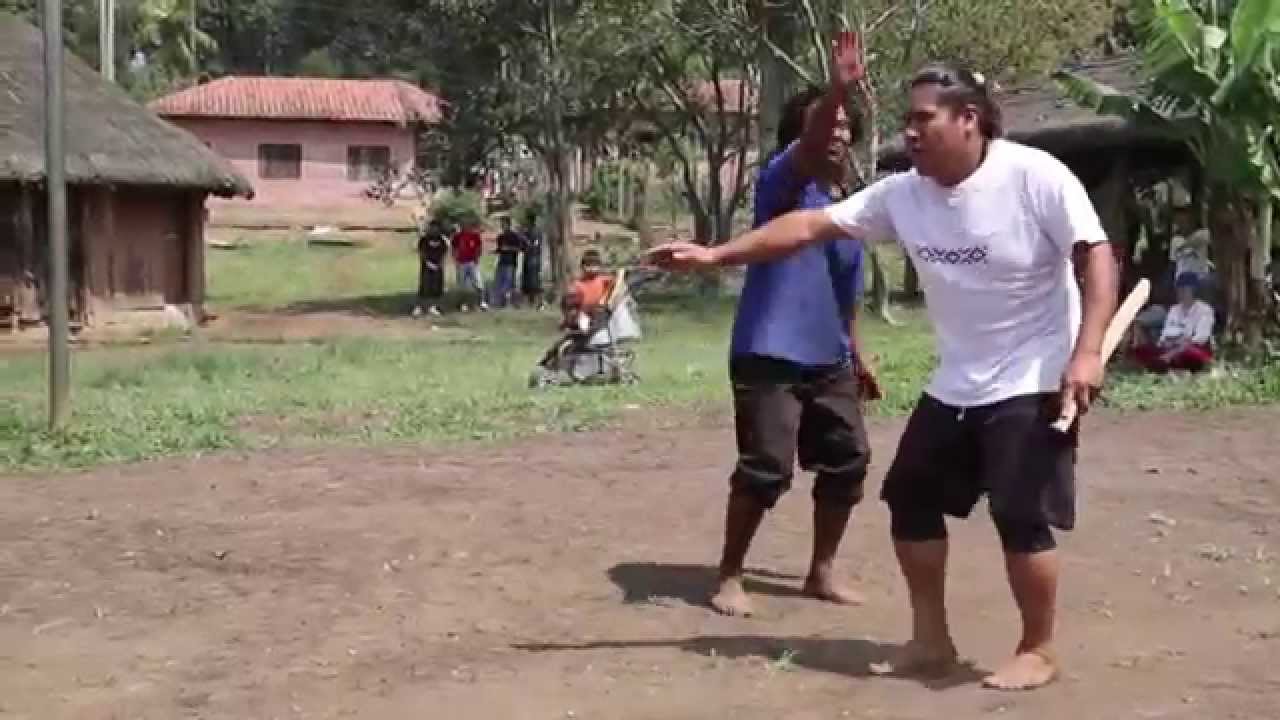 Xondaro ha'e gui Xondaria Jeroky - A dança dos xondaros e xondarias