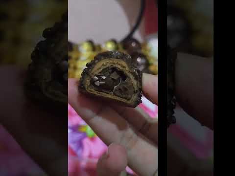 Unboxing of Ferrero Rocher for Valentine's day be like...