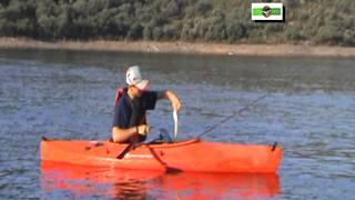 preview picture of video 'BLACK-BASS DESDE PIRAGUA / BLACK-BASS FISHING FROM CANOE'