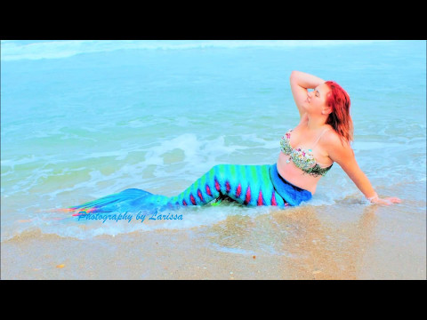 Kimberlee Signs "Eel"