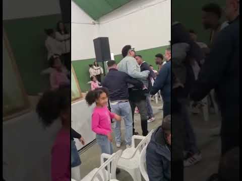 El que representa la bandera 🇩🇴 y la música latina en españa @lapeliculatorres  sevilla!!