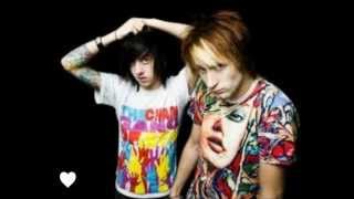 Put Some Clothes On - Breathe Carolina - Lyrics