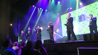 11 Up on the Housetop Straight No Chaser