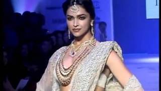 Deepika Padukone walks the ramp for Farah Ali Khan at the IIJW