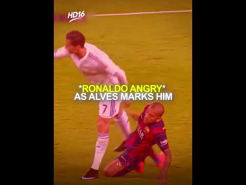 When Dani Alves Nutmegged Ronaldo 😱😎