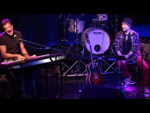 Max Tortora improvvisa Spicchio di luna di e con Sergio Caputo(The Place-08.11.2011)