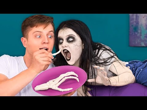 9 Zombie Food Recipes / What If Your BFF Is A Zombie Video
