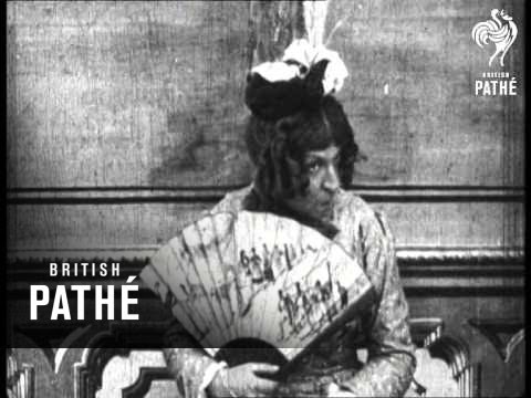 Aunty In The Drawing Room (0)