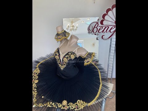 Stage costume F 0029 - video 2