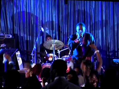 Allen Burton Caiquo - Praises