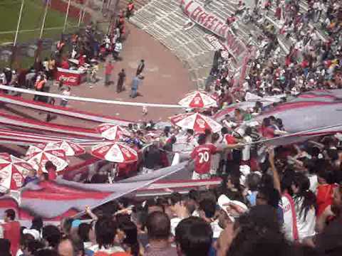 "La que te alienta... es LA BANDA DE LA QUEMA" Barra: La Banda de la Quema • Club: Huracán