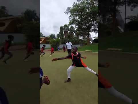 Čeští pozemkáři rozvíjí pozemní hokej v Ugandě