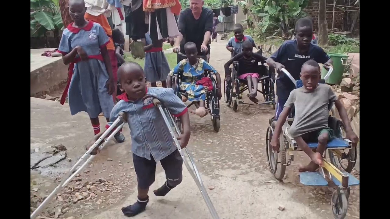 Kleine Helden - Patenschaftsprojekt von PRO Uganda