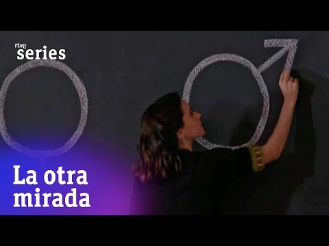La otra mirada: Manuela ofrece su primera clase sobre feminidad #Capítulo12 | RTVE Series