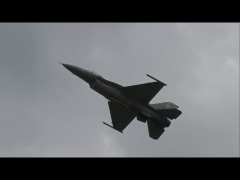 EAA AirVenture 2018 - F-16CJ Fighting Falcon Demonstration