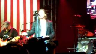 Billy Ray Cyrus - &quot;She Don&#39;t Love Me/She Don&#39;t Hate Me&quot; LIVE at the Hannity Freedom Concert