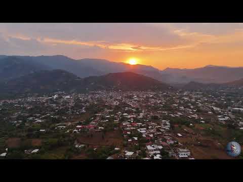 Hermoso atardecer dorado en Cubulco, Baja Verapaz, Guatemala | Paisajes que iluminan el alma.