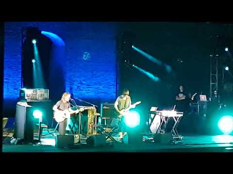 Thom Yorke & Jonny Greenwood (Radiohead) - I might be wrong (live)