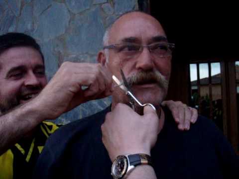 EN HOSTALRIC RODARON BIGOTES.....