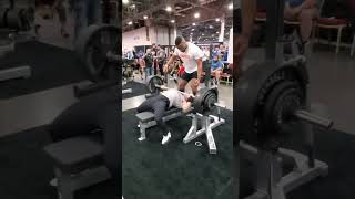 [閒聊] Taylor Atwood臥推215公斤 @BW75