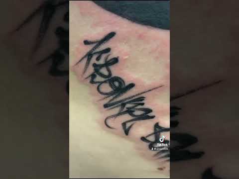 Wykonał sobie tatuaż ulubionego rapera | Kronkel Dom