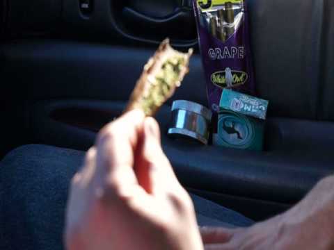 How To Roll A Blunt With Psychedelic Latin Hip Hop Artist, Lumpz One!