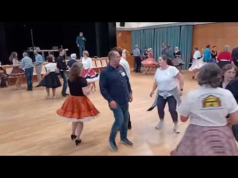 Beaux&Belles, Square Dance -  Philipp Aff - "Play that Song" singing call