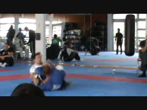 ATHENS BJJ GI TOURNAMENT 2010 OPEN DIVISION "HERMES DIMITROPOULOS VS EDIE MOTELICA"
