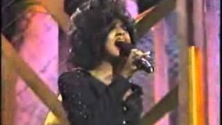 Whitney Houston performs Hold Up The Light with Bebe &amp; Cece Winans 1989