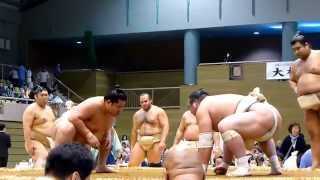 preview picture of video '遠藤（Endo）、高安（Takayassu）、宝富士（Takarafuji）による申し合い（平成26年秦野巡業 Grand Sumo Tour in Hadano 2014 fall）'