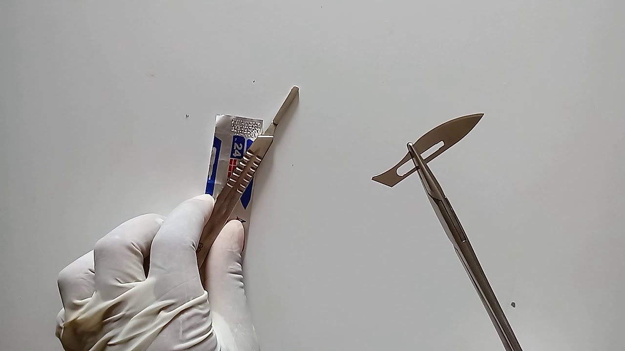 Como montar lâmina de bisturi no cabo