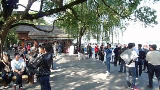 preview picture of video 'Commotion at West Lake in Hangzhou'
