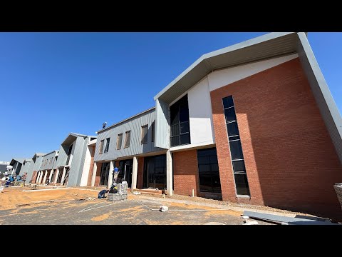 P Grade 605m2 Warehouse to rent in LongLake