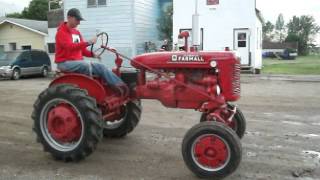 preview picture of video 'Ty on a 72 years old tractor'