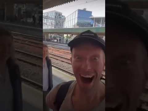Chris Martin Takes the Train to his Own Concert 🤩