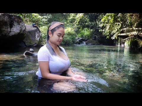 MANDI DIAIR TERJUN TERBENGKALAI SAMPAI KEDINGINAN. DIHANGATKAN DENGAN JAGUNG KEJU SUSU LUMER