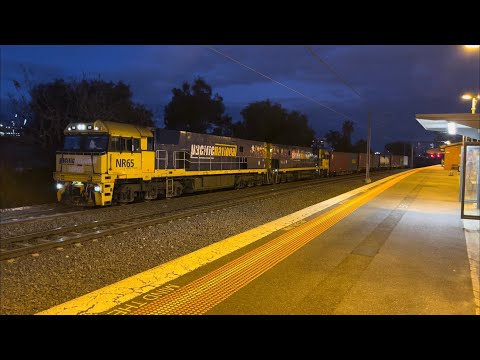 Pacific National NR65 NR6 4MA5 train Middle Footscray Station