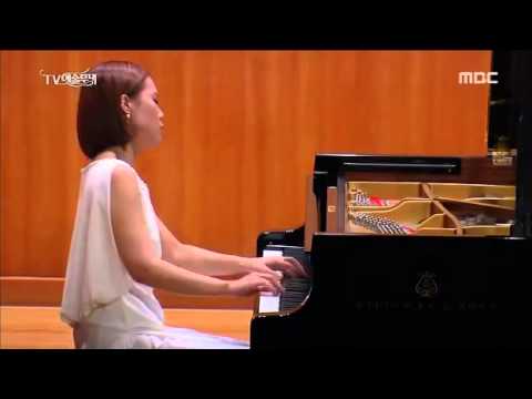 Yeol Eum Son plays Haydn's Piano Sonata in F major, Hob.XVI/23