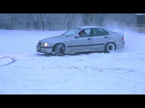 RikoFlash: Snow Action - BMW 323i (E36)