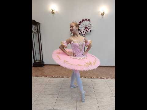 Stage costume F 0004 - video 5