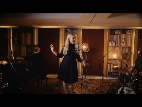 Cashmere - A Tribute To Adele