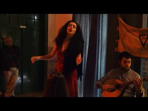 Marta de Sousa - "Meus lábios beijam o Fado"