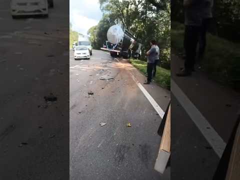 Colisão entre três veículos deixa trânsito lento na Rodovia BR-282 em Catanduvas
