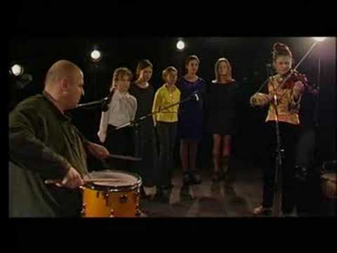 Iva Bittova sings *Huljet*