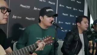 Download lagu Story Wa - Aw Aw || The Potters & Angga Candra mp3