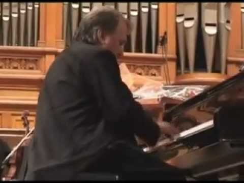 Frank Fernández interpreta Lecuona. Moscú