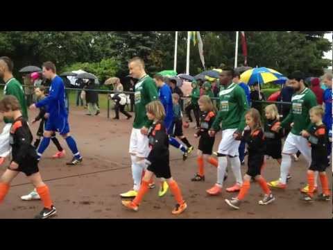 33. Spieltag 2011/12 vs. FC Remscheid (Einlauf mit der F-Jugend)