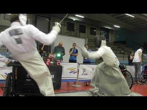 Josh VS Betti fencing in Wheelchair fencing epee fencing competition
