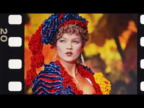 Vivienne Westwood - Paris Fashion Week 1995 - Naomi Campbell